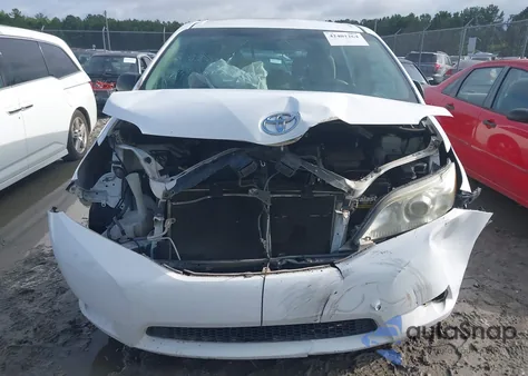 2012 Toyota Sienna Base V6 7 Passenger z USA, uszkodzony, nr VIN 5TDZK3DC8CS180806